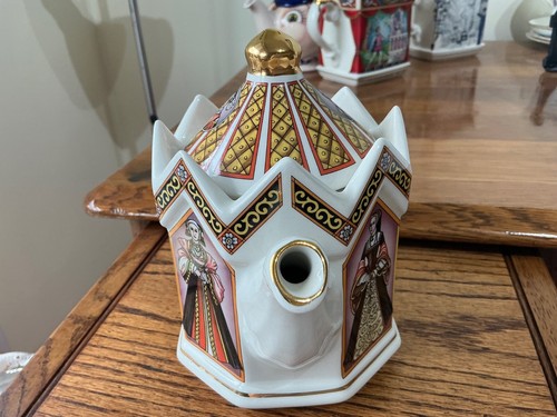 Vintage Castle shaped Sadler teapot Henry V111 & his 6 wives VGC - Picture 8 of 11