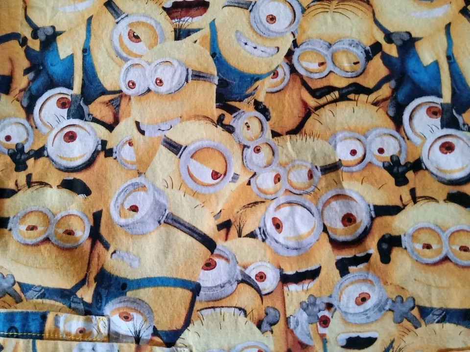 Despicable Me Tooniforms Minions Scrubs Top Size Small Multicolored - Image 3 of 4