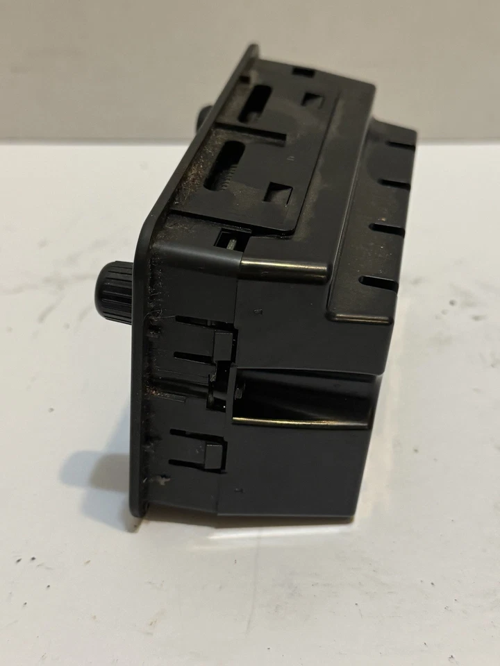 03-06 GMC Yukon Denali XL Control de consola de temperatura trasera OEM 15204784 Foto 4 de 4