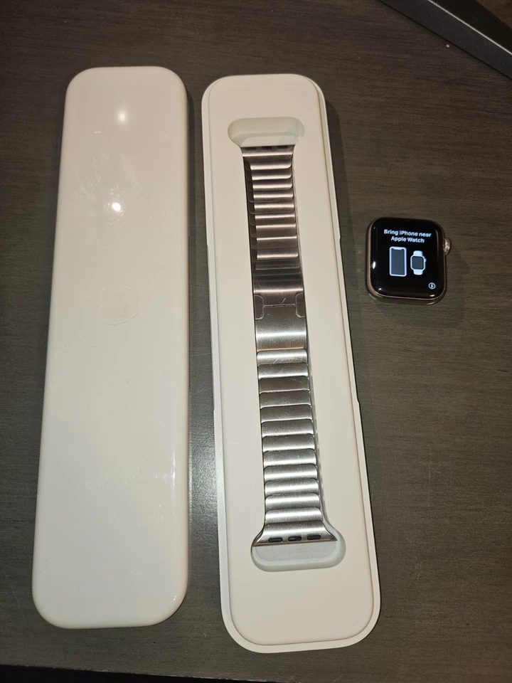 Apple Watch Series 4 40 мм нержавеющая сталь с ремешком из нержавеющей стали - Изображение 3 из 4