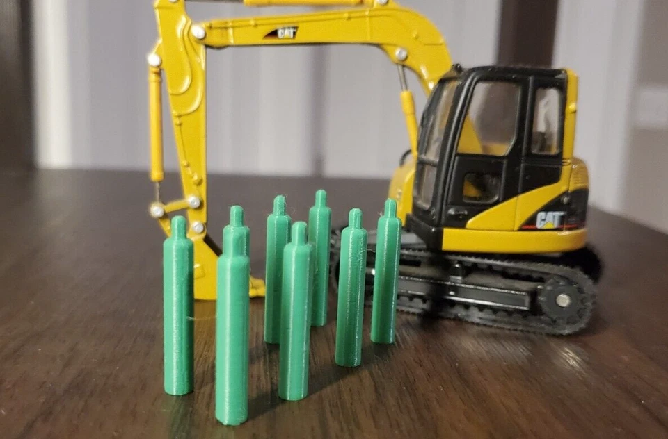 1/50 Scale Welding Gas Tanks in Green*8 Pack* - Image 2 of 2