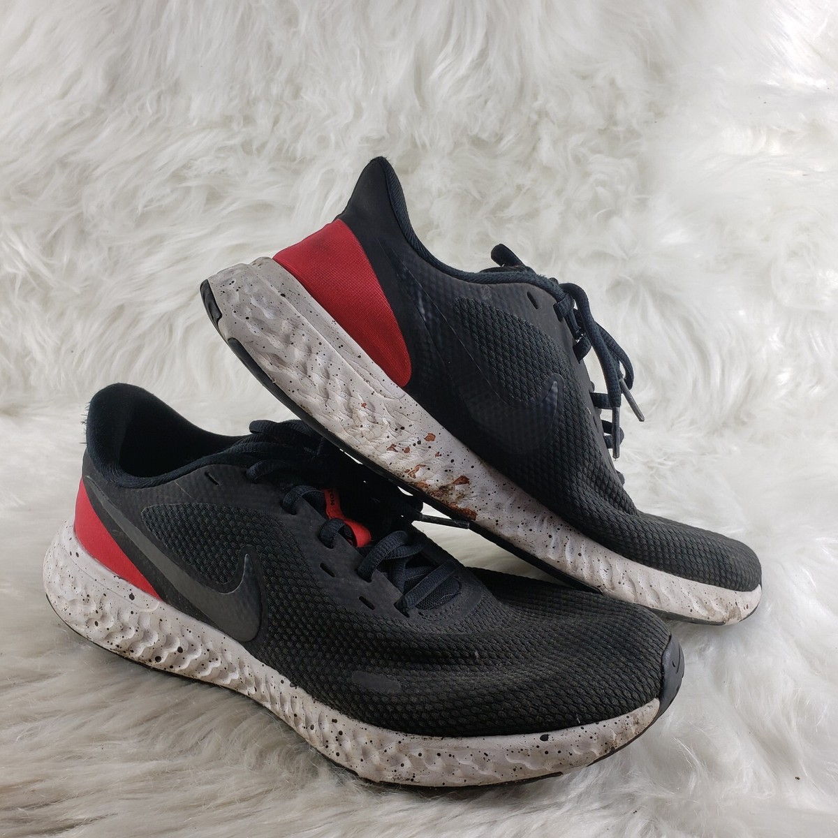 nike revolution 5 red black