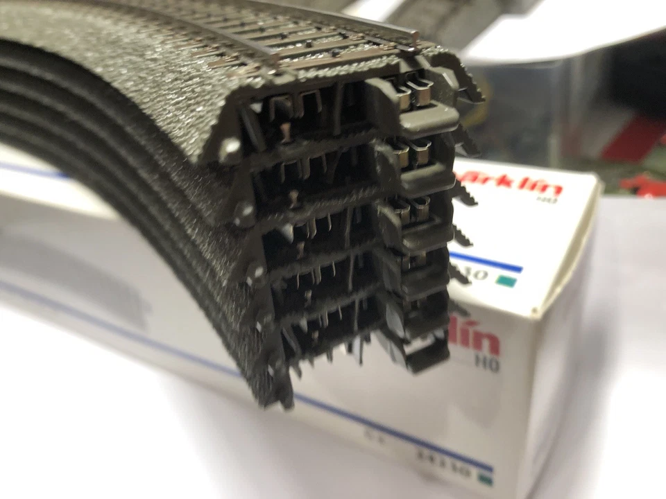 Marklin 24230 Binario C Curvo Raggio 2 Perfetti Ogni Scatola 6 Binari - Immagine 3 di 4