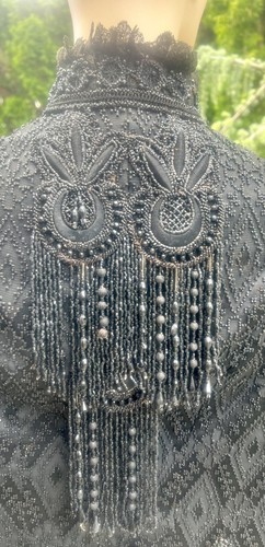 OUTSTANDING ANTIQUE VICTORIAN BLACK HEAVILY BEADED CAPE MANTLE MUSEUM PIECE - Picture 8 of 15