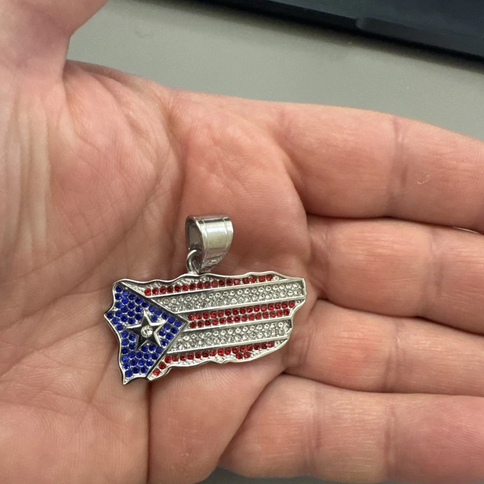 Collar de cadena de 24 pulgadas con colgante de bandera de Puerto Rico enchapado en plata de acero inoxidable Foto 4 de 4