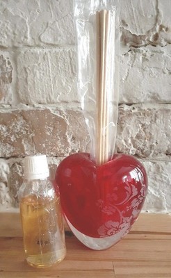  REDUCED Avon Glass Heart Shaped Vase Diffuser Set Chocolate Raspberry Valentin