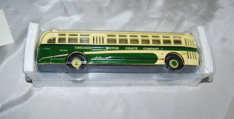 VINTAGE NIB CORGI CLASSICS CHICAGO TRANSIT MOTOR COACH GM 4505 DIECAST - Image 3 of 4