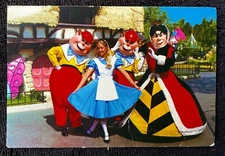 DISNEYLAND WONDERLAND in FANTASYLAND POSTCARD Mad Hatter Shop QUEEN of HEARTS
