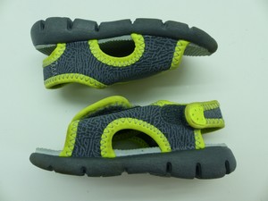 baby boy nike sandals size 4