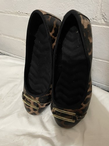 Unbranded Womens Gold Buckle Front Leopard Flats Leather Faux Leather Size 8 GUC - Picture 2 of 8