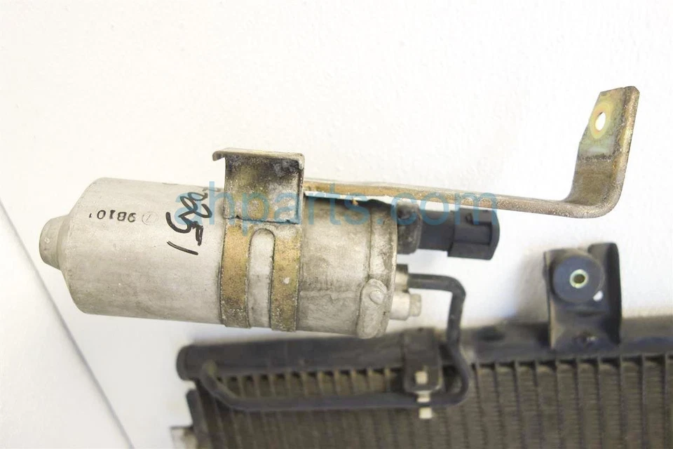 Infiniti I30 1999 aire acondicionado aire acondicionado condensador 92110-3L905 Foto 2 de 4