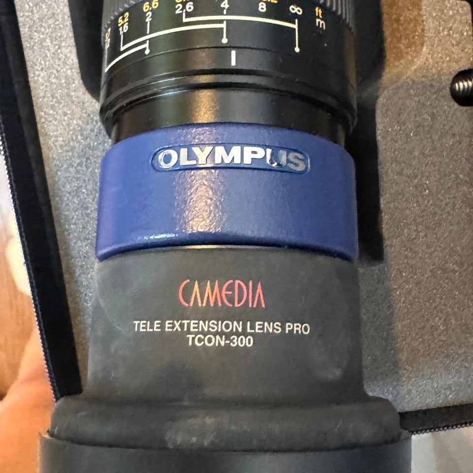 Lente de extensión tele Olympus CAMEDIA Pro TCON-300 con estuche Foto 3 de 4