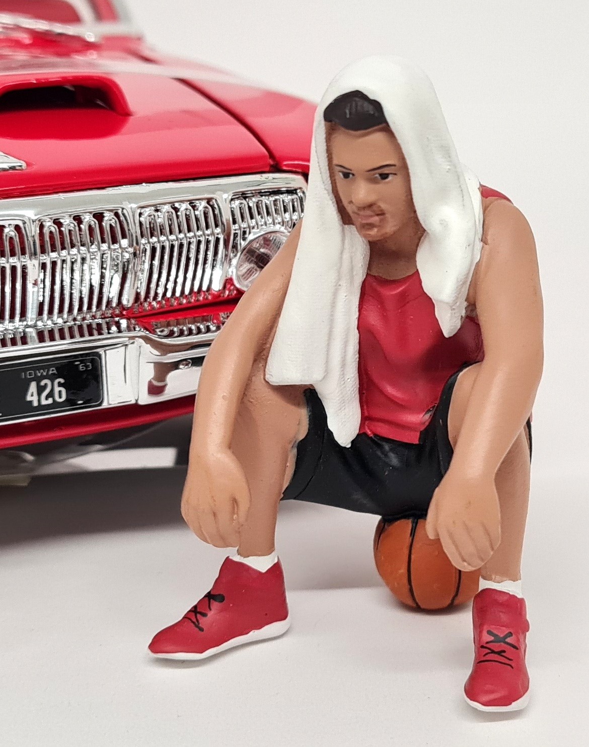 American Diorama 1/18 Man sat on Basketball Polyresin figure model car scene