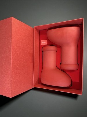 MSCHF Big Red Stiefel N44
