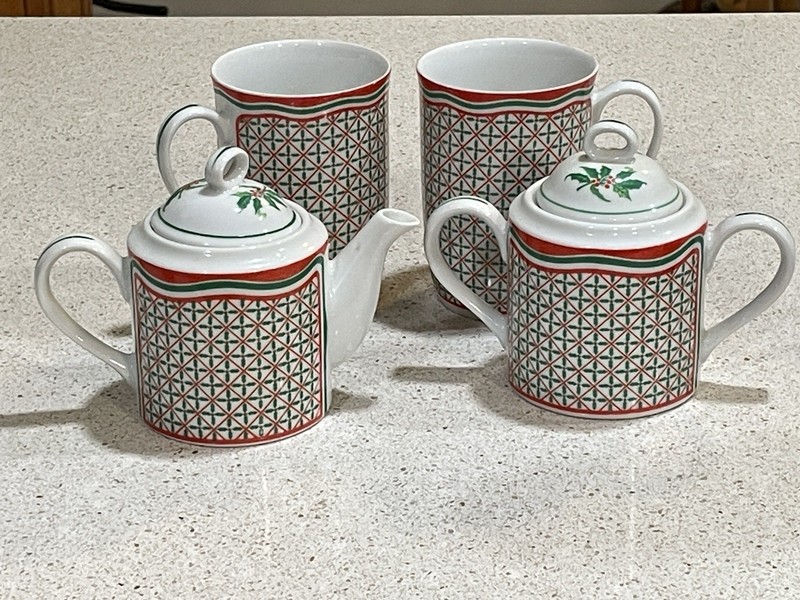 Taste Setter NOEL Holly Red Green VTG Christmas Tea Set Mugs Teapot Vintage