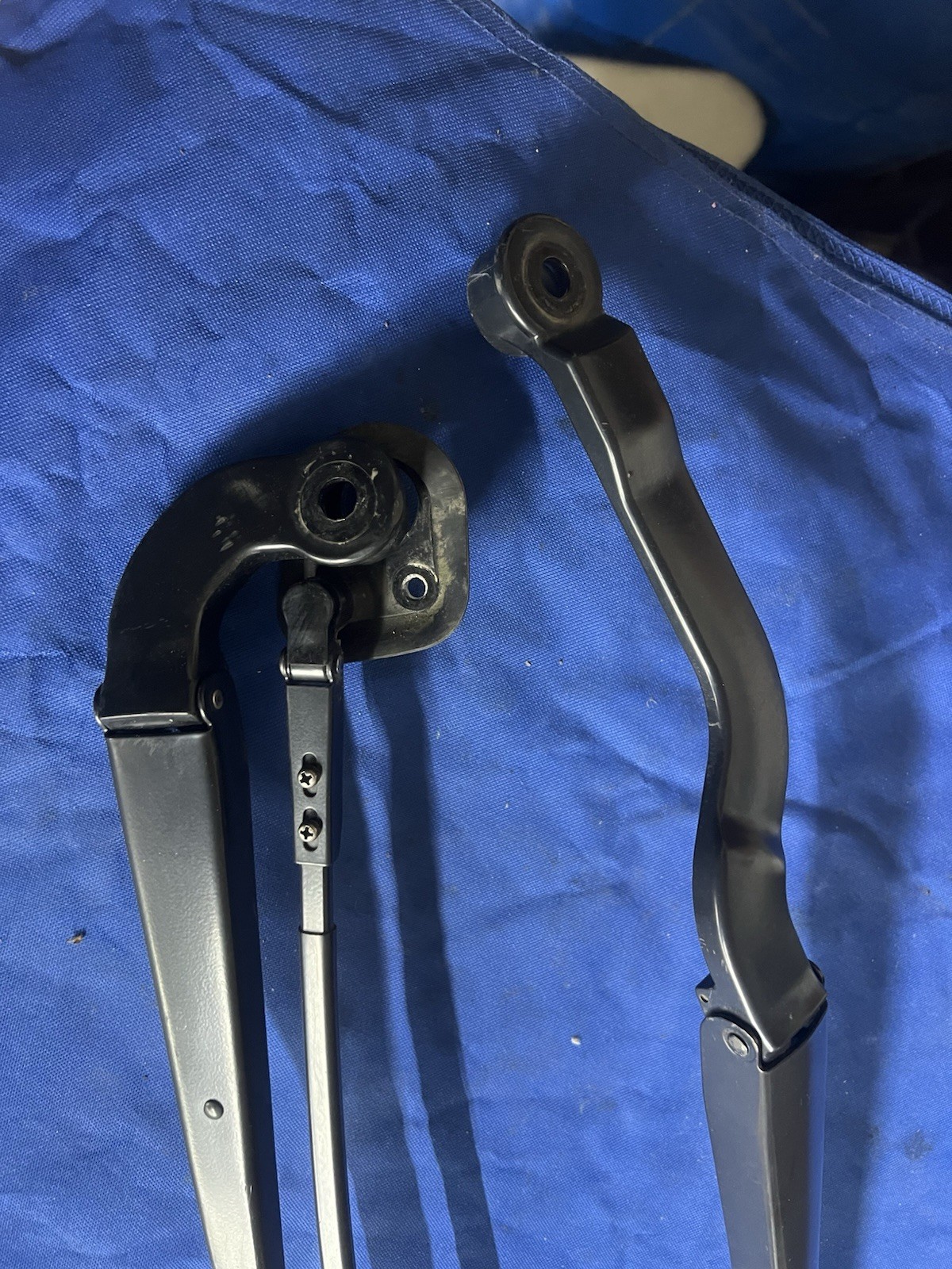 2003-2013 maserati quattroporte LH & RH M139 front windshield wiper arms OEM