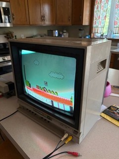 Vintage Commodore 1702 CRT Color Video Monitor Retro Gaming Works Great!