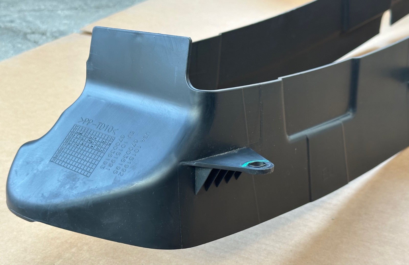 14-20 MASERATI FRONT RADIATOR SUPPORT AIR GUIDE DEFLECTOR INTAKE 670009837 OEM