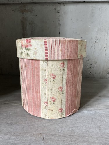 Au Louvre Boîte Ancienne Tissu Roses Avec L’étiquette D’origine - Picture 8 of 17