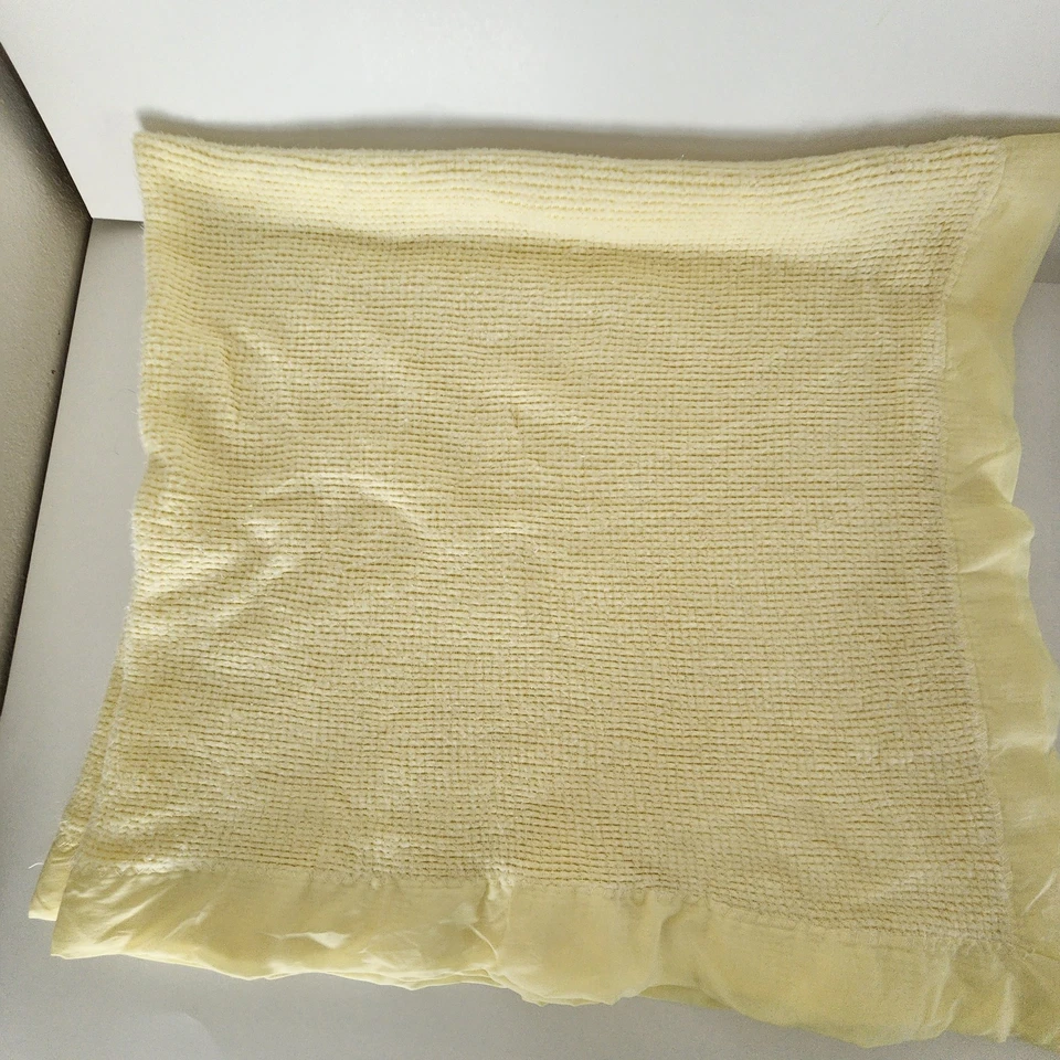 Винтажное желтое пастельное тепловое вафельное плетеное нейлоновое детское одеяло 49 дюймов x 42 дюйма - Изображение 4 из 4