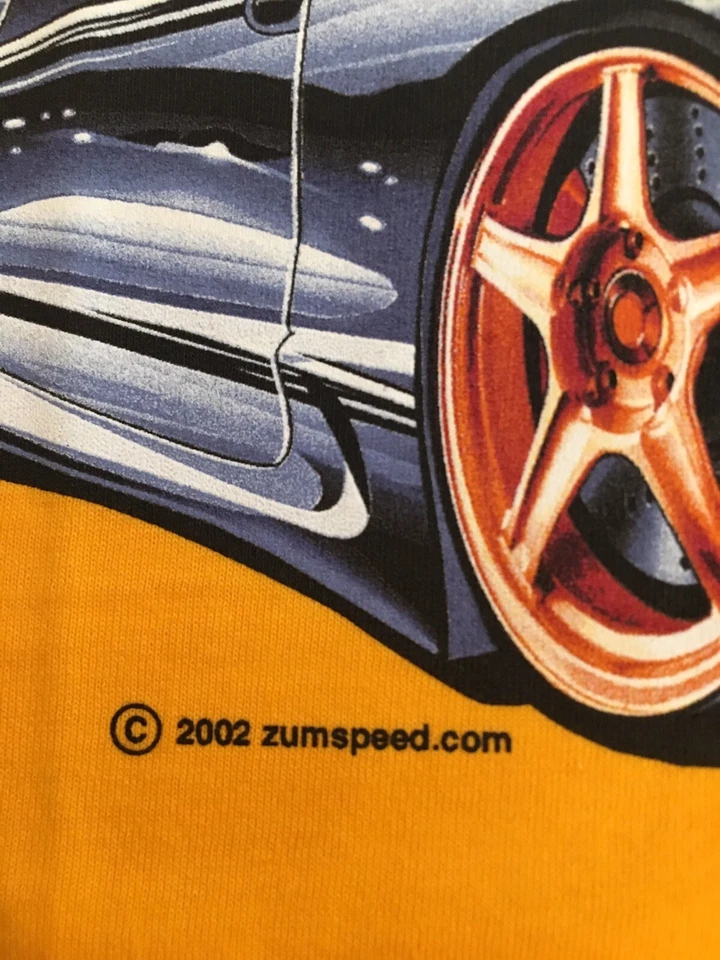 Camiseta Para Hombres Jóvenes Nueva Mediana Zum Power Car Dykom EE. UU. Amarilla Rara 2002 De Colección Foto 3 de 4