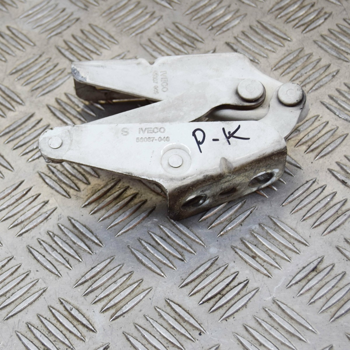 IVECO DAILY MK5 Front Bonnet Hood Left Hinge 56087-046 2.3 Diesel