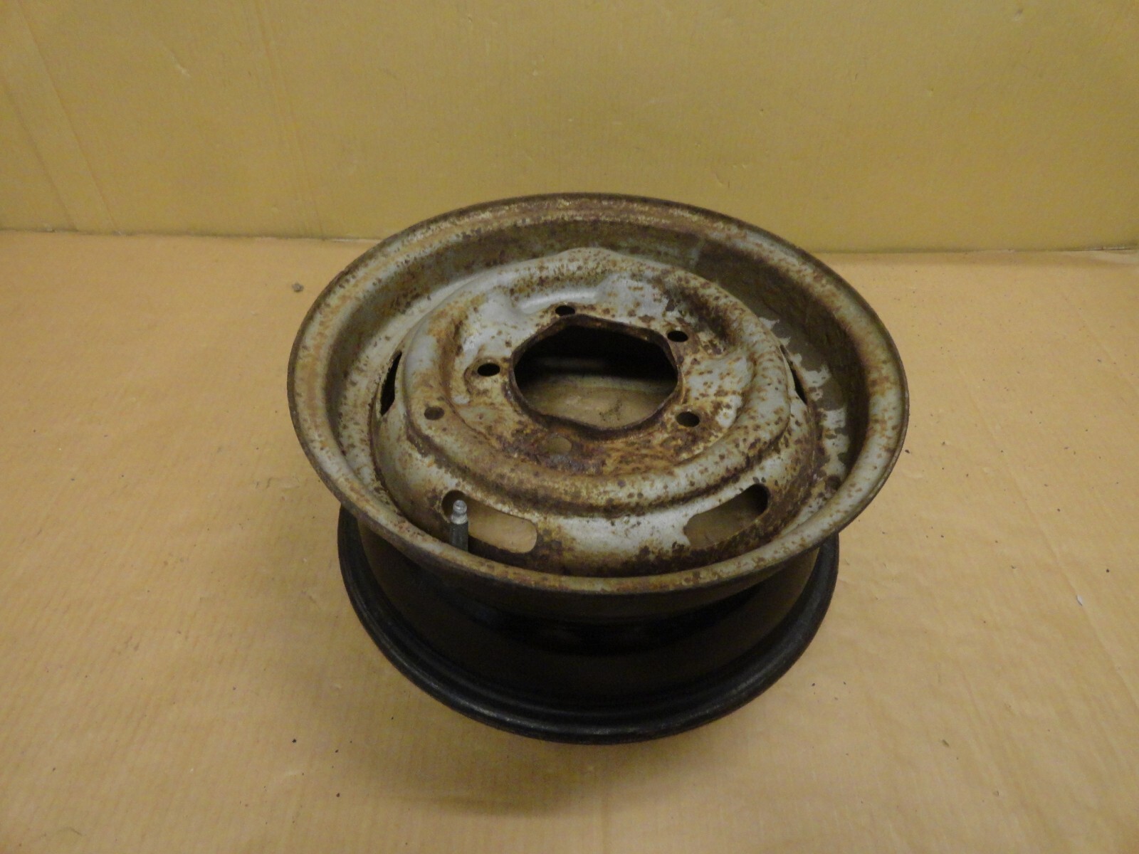 1967 - 1980 Rolls Royce Silver Shadow II OEM 15 X 6 Steel Wheel & Lug Nuts