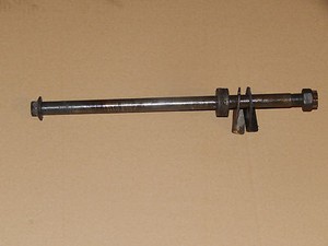 KAWASAKI ZZR 600 ZX 600 D 1992 HINTERRADACHSE STECKACHSE HINTEN REAR WHEEL AXLE