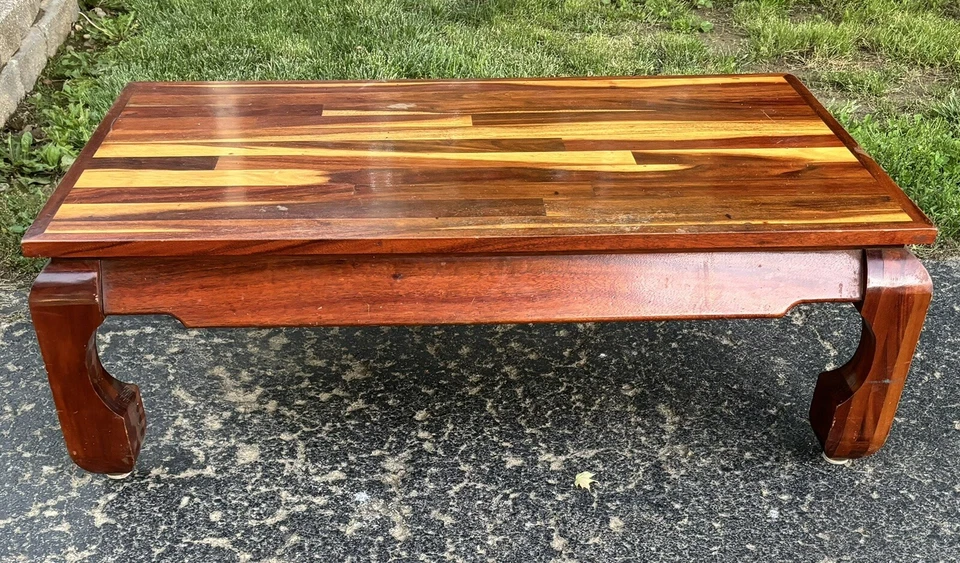 Mesa de centro china de mediados de siglo de madera dura de roble dinastía Ming Chinoiserie Chow Leg Foto 3 de 4