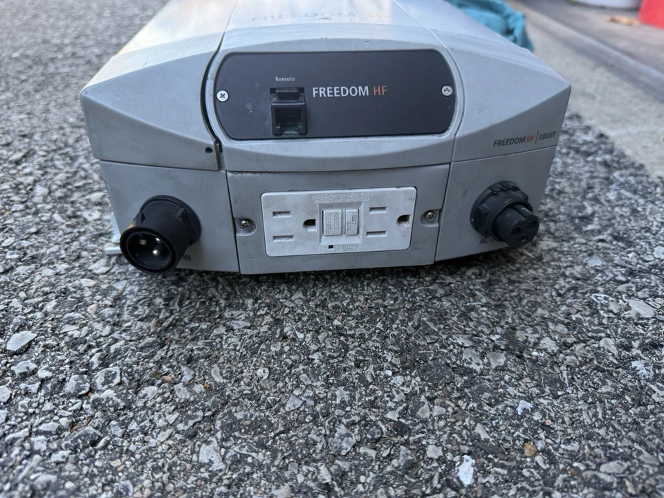 XANTREX 1.8KW Freedom HF 1800Inverter Charger - 120VAC 55A 12VDC - Image 3 of 4