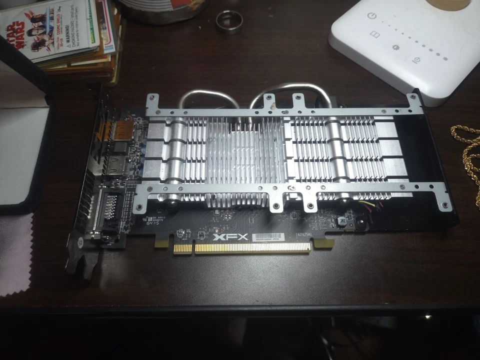 Tarjeta gráfica XFX Radeon RX 480 4GB falta ventiladores de refrigeración.  Foto 4 de 4