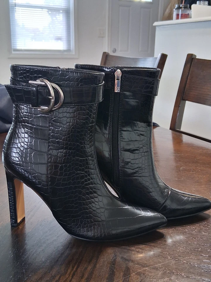 Botas negras con punta NYC, tacones de 4 pulgadas, talla 7 Foto 2 de 4