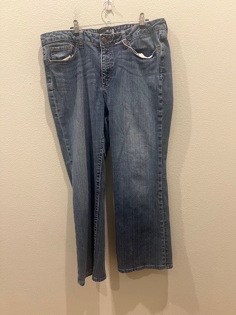 Seven 7 Studio Women's Size 16 Light Wash Flared Jeans