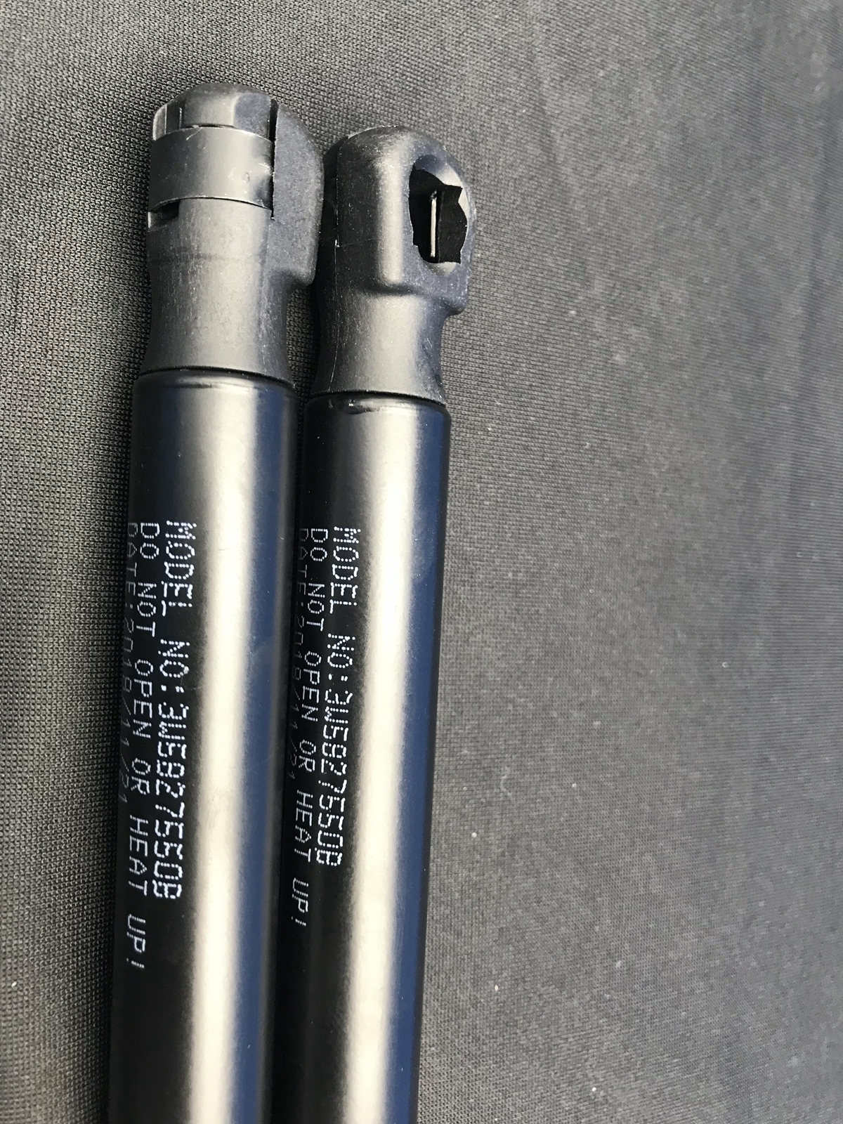 Bentley Flying Spur trunk shocks lift support L/R Struts