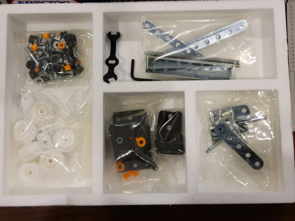 Erector Meccano Meta Cruiser, Ages 8-12 #4820 - Image 3 of 4