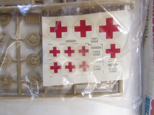 ESCI 1:72 Scale German Truck Opel 3,6 Ambulance Model kit # 8035 - Picture 4 of 6