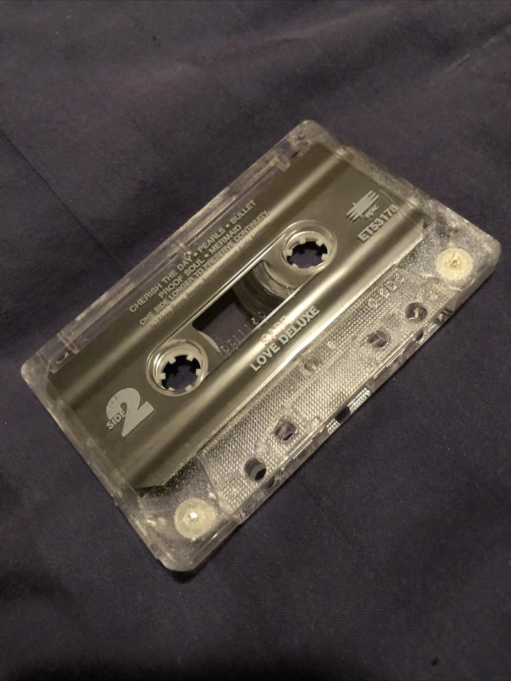 Vintage Sade Love Deluxe Cassette Tape 1992 Sony Music Epic Soul Pop Jazz - Image 4 of 4