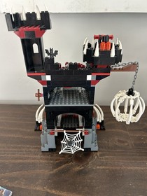LEGO skeleton&rsquo;s castle 7093 with manual & minifigures 
