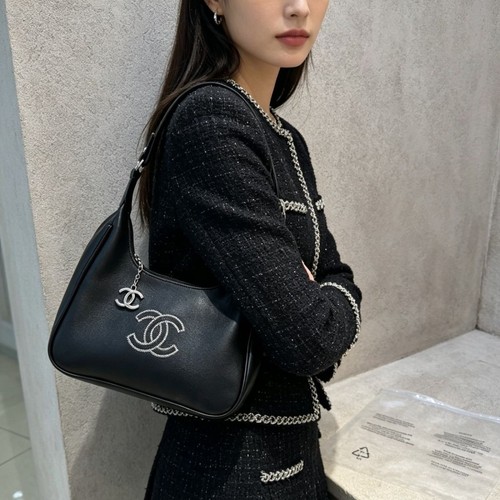 Limited Edition CHANEL Black leather VIP Beauty Gift Shoulder Bag