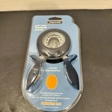 Fiskars Extra-Large Squeeze Punch – Cameo Appearance 2" Crafting Tool – New