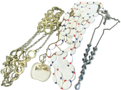 NECKLACE LOT OF FOUR PLASTIC PENDANTS 'Y' XO APPLE VINTAGE MODERN VARIETY