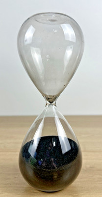 Vintage Style 8  Hourglass Sand Timer   Decorative Desk or Home Accent