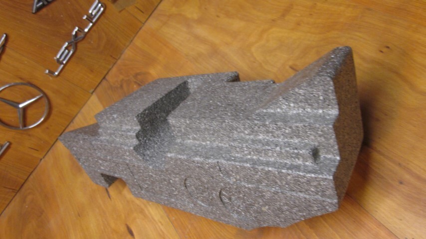 Maserati Levante Insulation Foam RH support 670105778