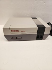 Nintendo NES Control Deck Home Console - Gray SYSTEM IN BOX tested works