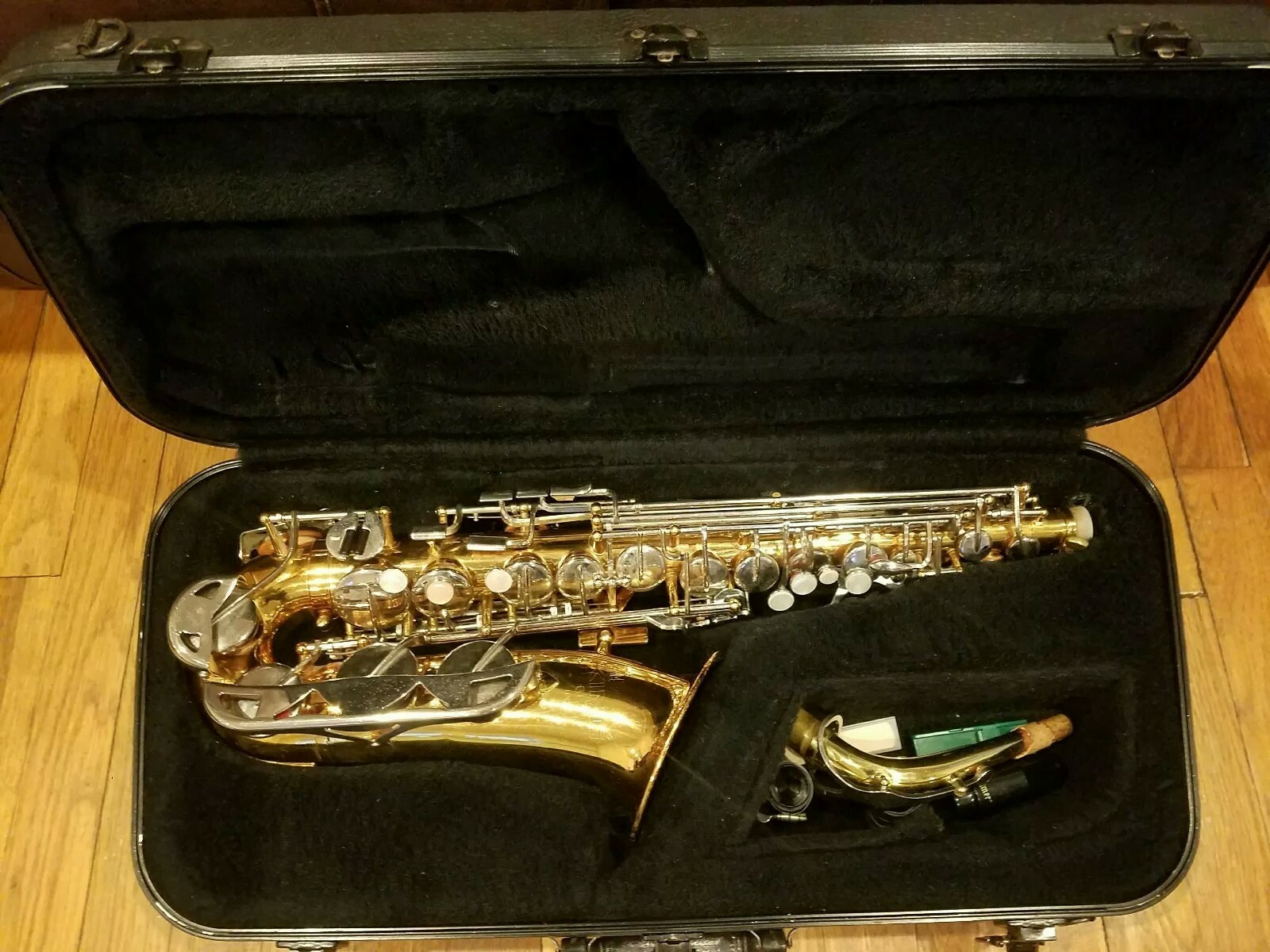 Vintage KING 660 Alto Saxophone with Hard Case and Mouthpiece eBay