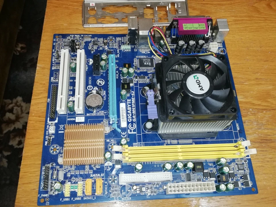  GIGABYTE GA-M61PME-S2 Motherboard plus Processor AMD Sempron SDH 1250IA A4DP. - Image 3 of 4