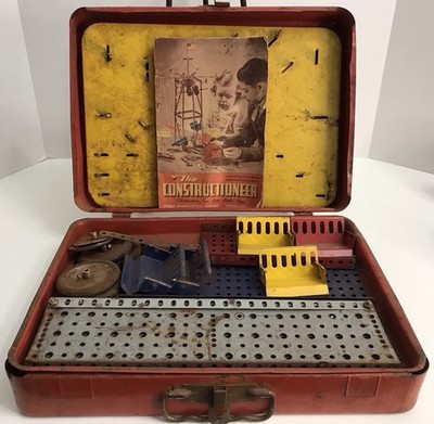 The Constructioneer 1940's Metal Erector Set No. 8 Urbana Manufacturing O *Read*