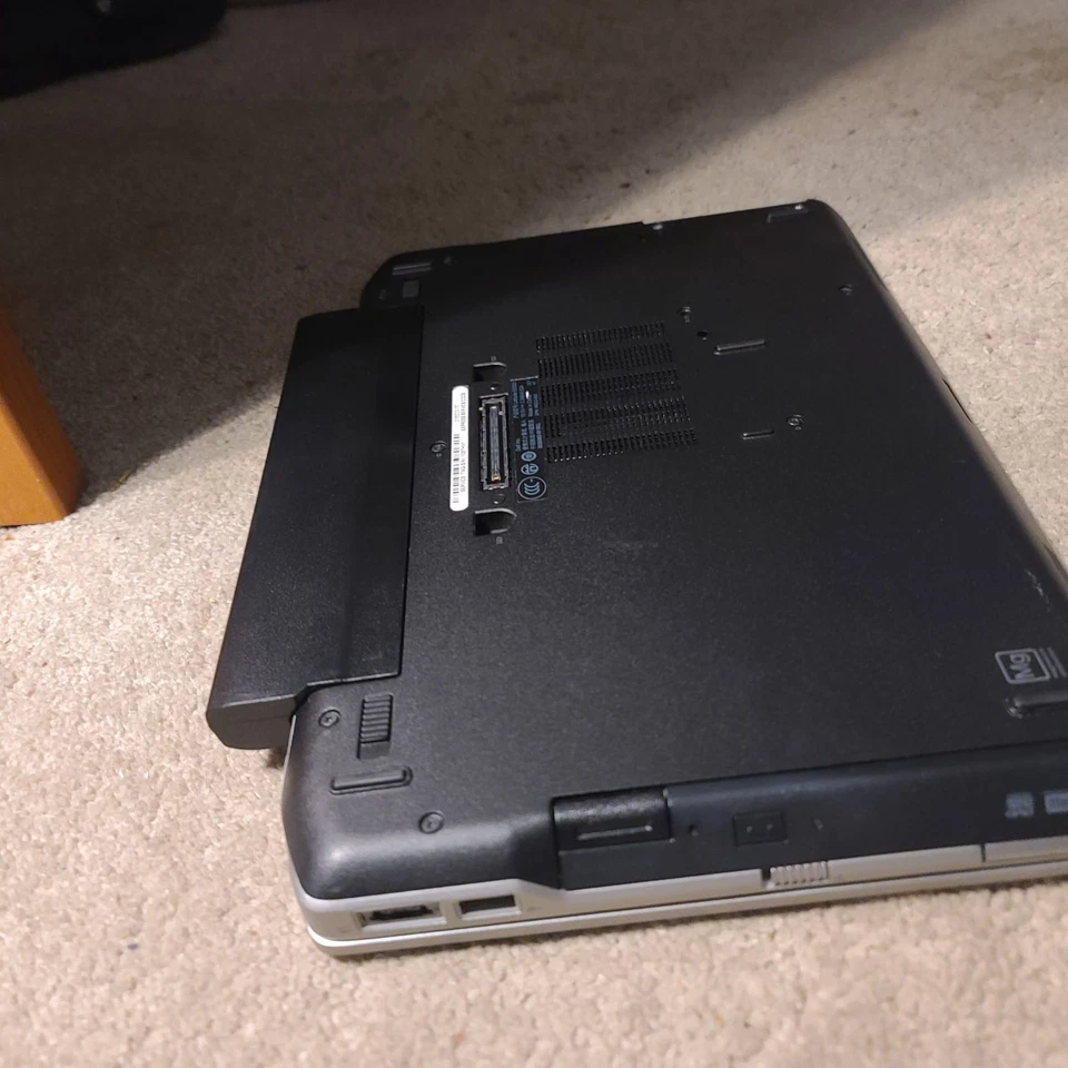 LOTE de 4 Laptops Dell Latitude E6320 | i5-2520M | 480GB SSD | DVD-RW | HDMI Foto 4 de 4