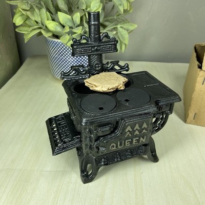Vtg Queen Cast Iron Miniature Toy Stove Salesman Sample Sized Dollhouse NIB