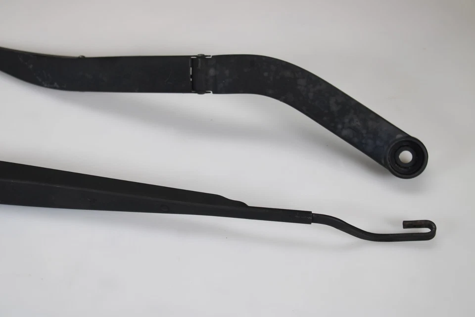 HYUNDAI GENESIS 2013-2016 CUPÉ - BRAZOS LIMPIAPARABRISAS IZQUIERDO Y DERECHO - OEM  Foto 2 de 4